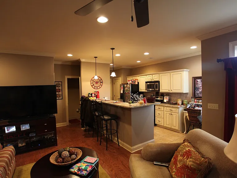 1072 Runningvine Ln — Photo 4