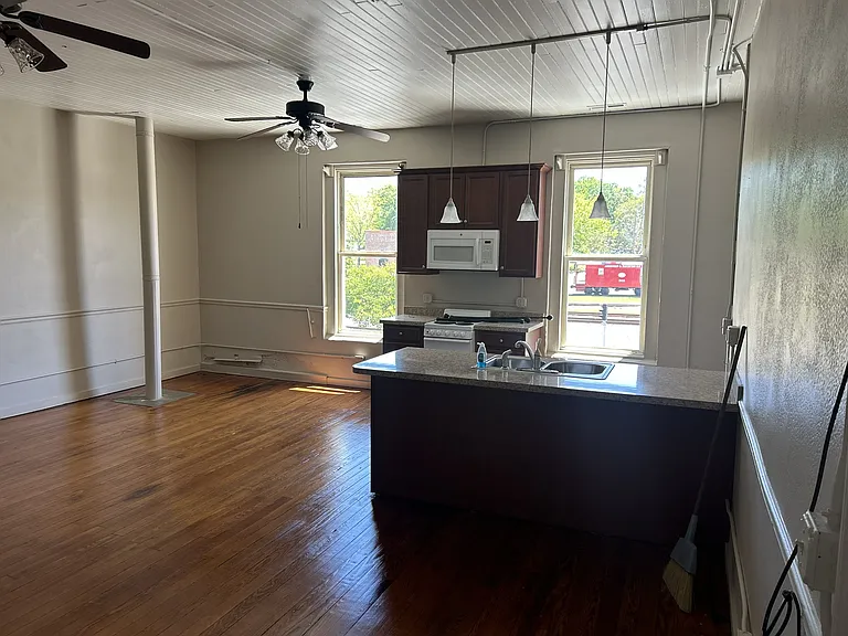 111 N Sycamore St #B — Photo 4