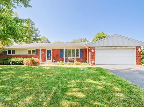 2504 Sebastian Dr, Grand Blanc, MI 48439