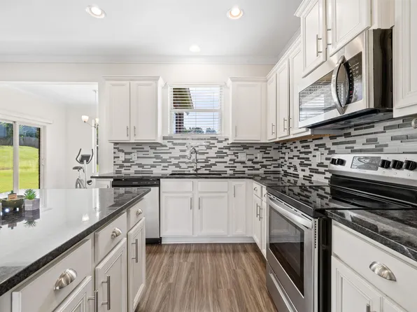 305 Creekside Cir, Pelham, AL 35124