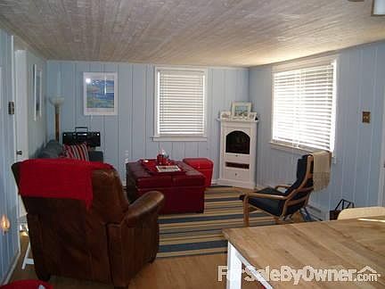 FAMILY ROOM OVERLOOKING LAKE
						:
						Open family room, kitchen.