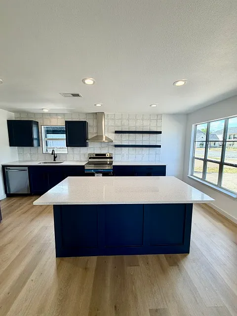 3 bed, 1152 sqft, $1,800 — Photo 4