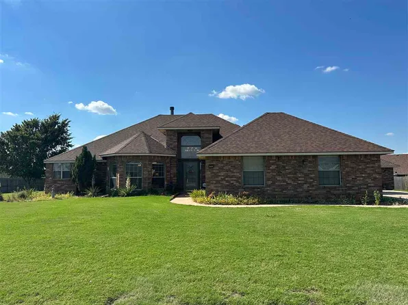 25 Riverbend Dr, Lawton, OK 73505