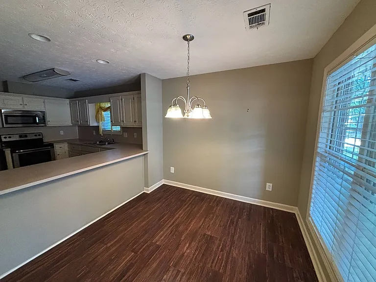 1338 Virginia St — Photo 5