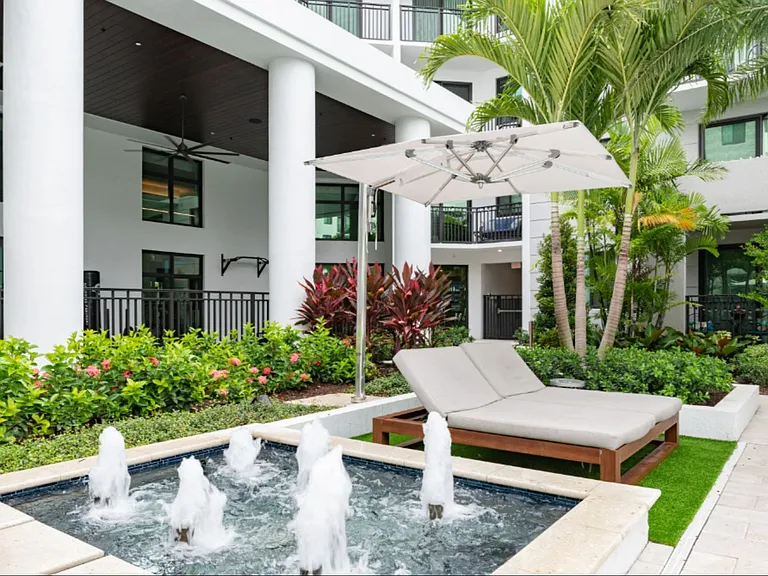 Uptown Boca Villas — Photo 30