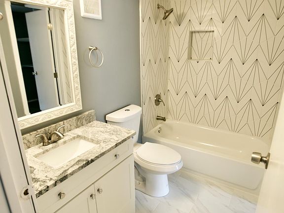 2nd image of 162 Brandywine Dr APT B