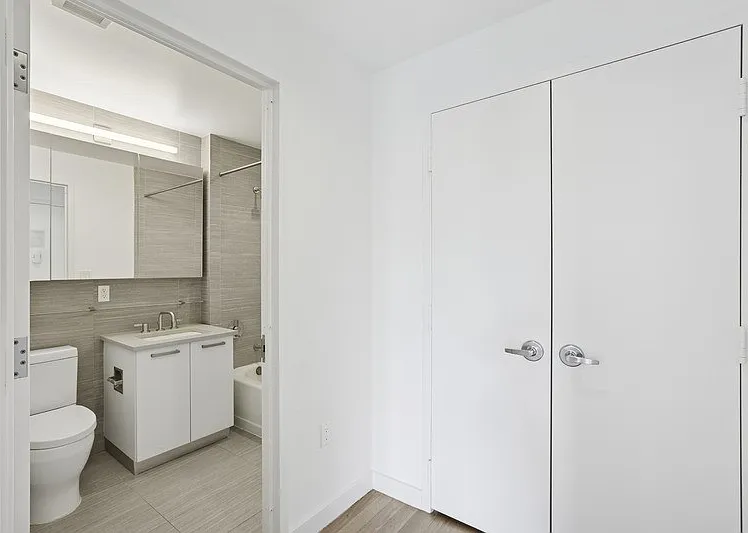 501 E 74th St #3D — Photo 9