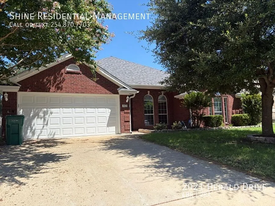 Established neighborhood Families on Herald Dr, enjoy short commutes to Skipcha Elementary, Nolan... — Photo 1