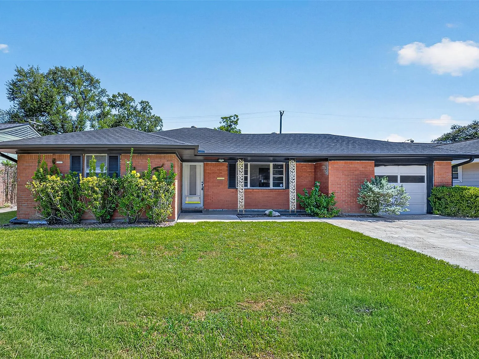 3 bed, 2.0 bath, 1767 sqft, $2,200 — Photo 1