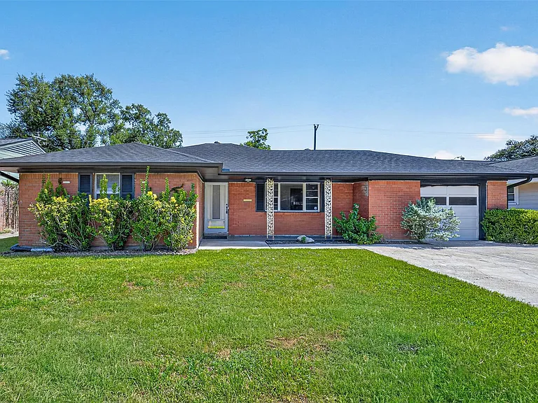 6131 Birdwood Rd — Photo 1