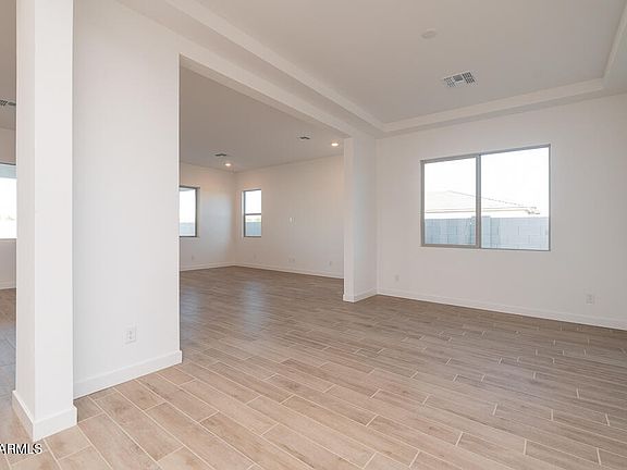 5th image of 2552 E Alfonso Drive