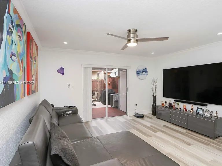 30 SW 108th Ave #7-G — Photo 2