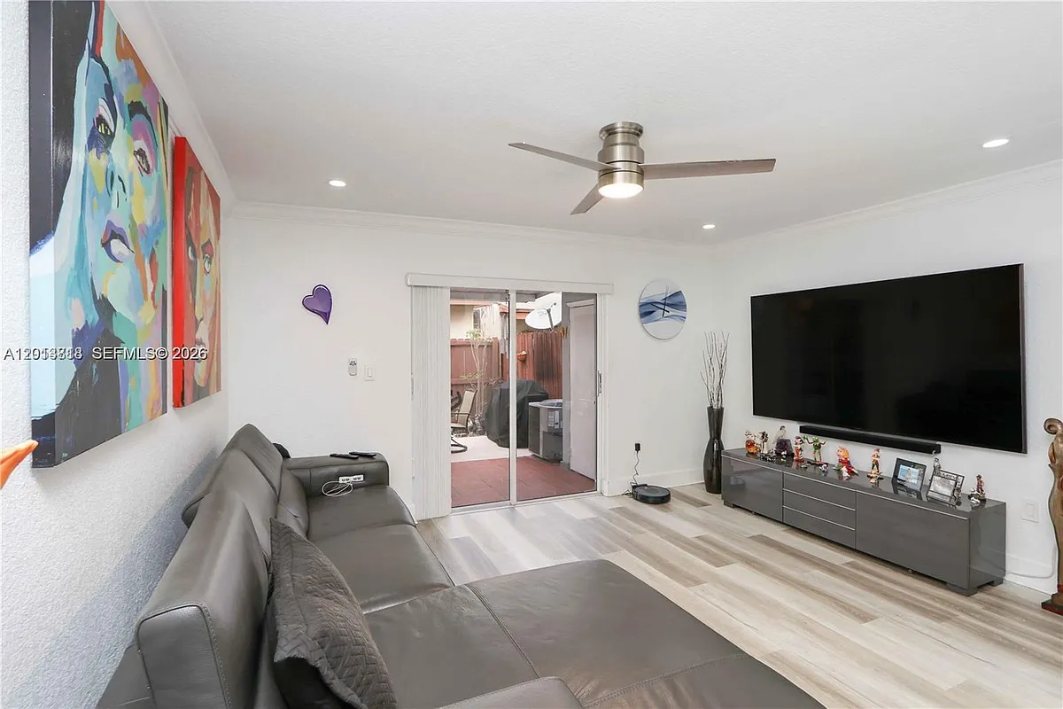 Building Photo - 30 SW 108th Ave #7-G