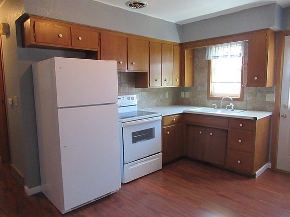 3rd image of 414 Bourland Ave
