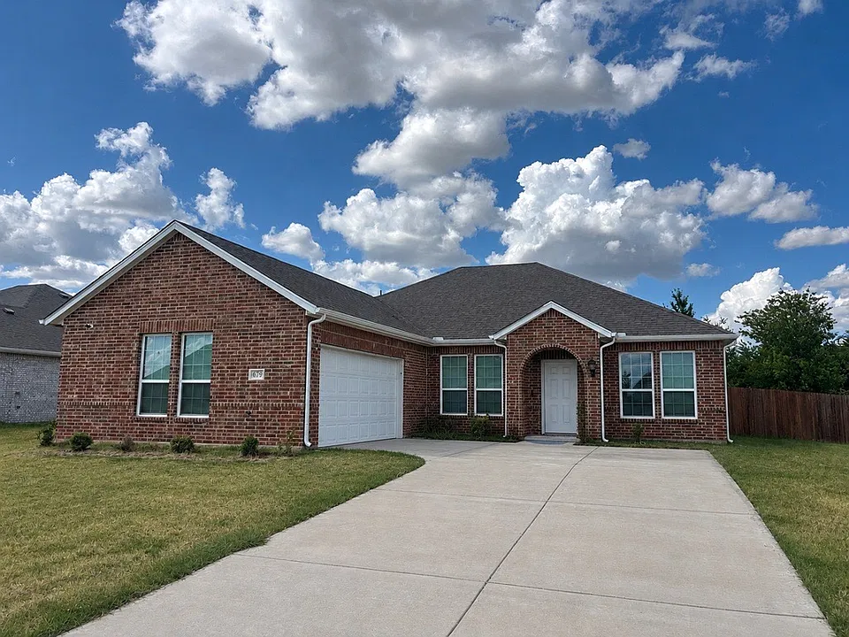 679 Pinnacle Dr