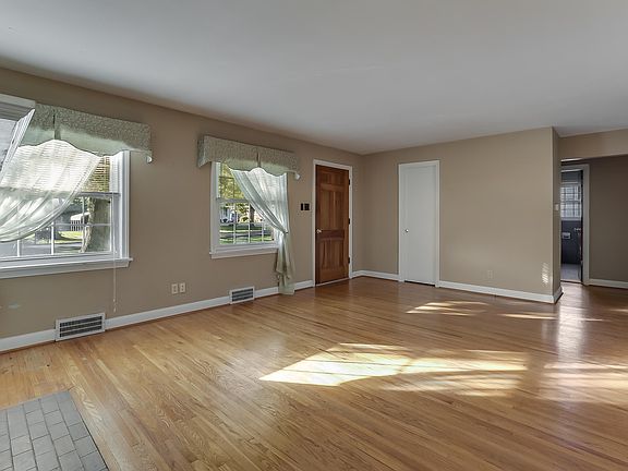 2nd image of 621 Bayne Ave