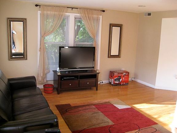 4th image of 3056 N Leavitt St APT 2W