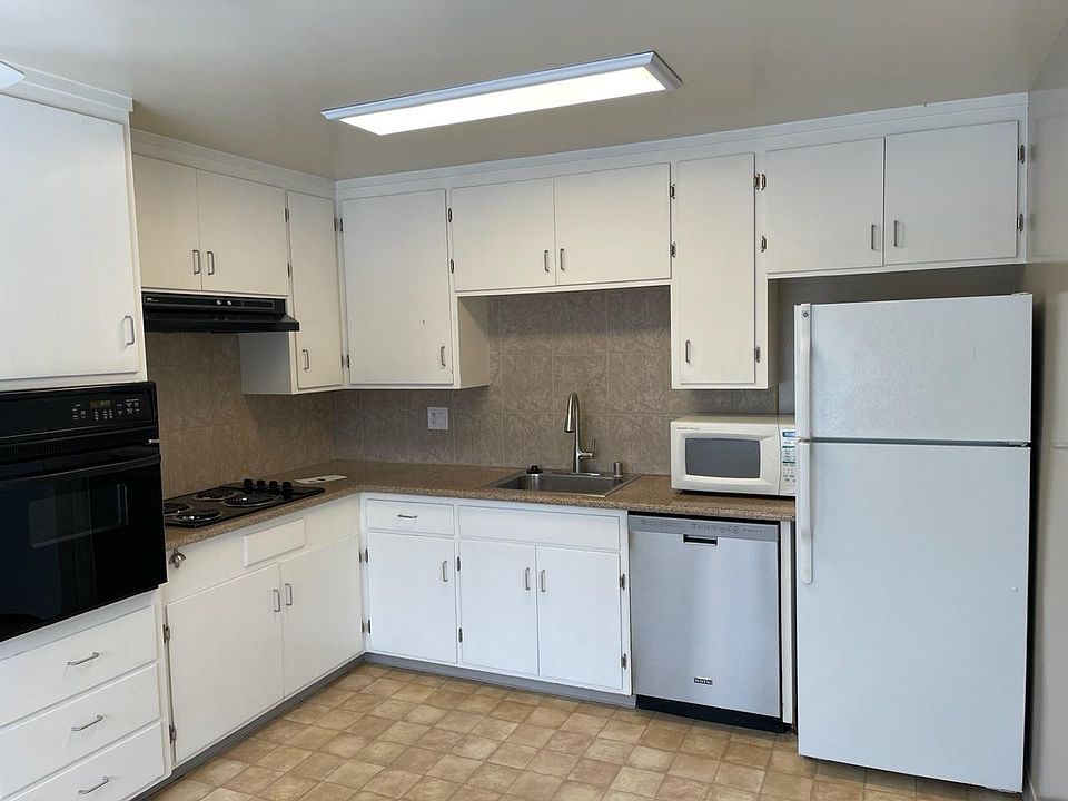 1st image of 560 University Dr APT 7