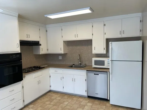 560 University Dr APT 7, Menlo Park, CA 94025