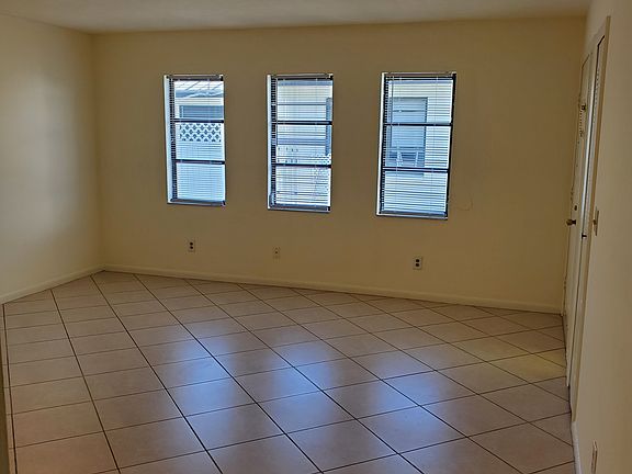 4th image of 1210-1222 SE 8th St Building 1218-1