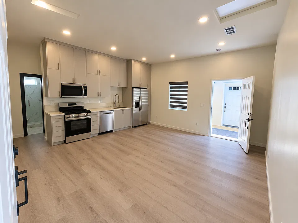 214 E Garfield Ave #D