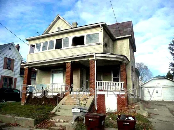 758 W Pleasant St, Freeport, IL 61032
