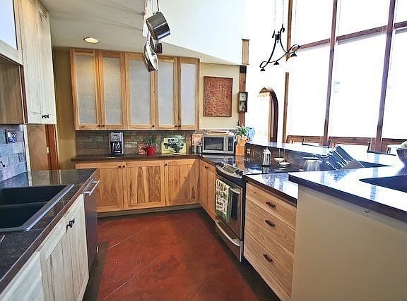 Kitchen w/Custom Hickory Cabinets