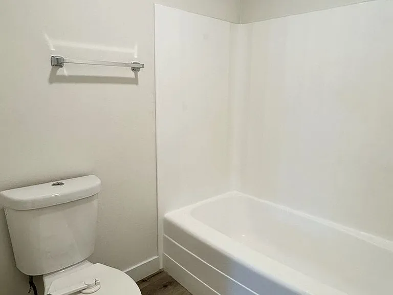 1061 Park Ave #304 — Photo 17