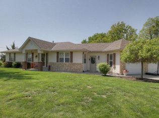 5880 NW Union Chapel Rd, Parkville, MO 64152