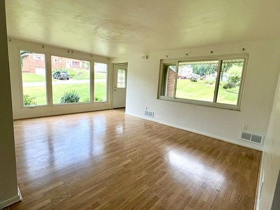 4th image of 3219 Valewood Dr