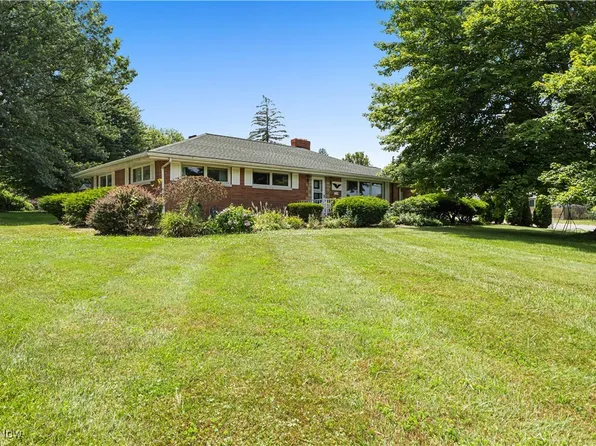 759 Valley View Dr, Brookfield, OH 44403