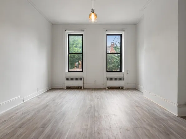 59-29 Linden Street image 4 of 22