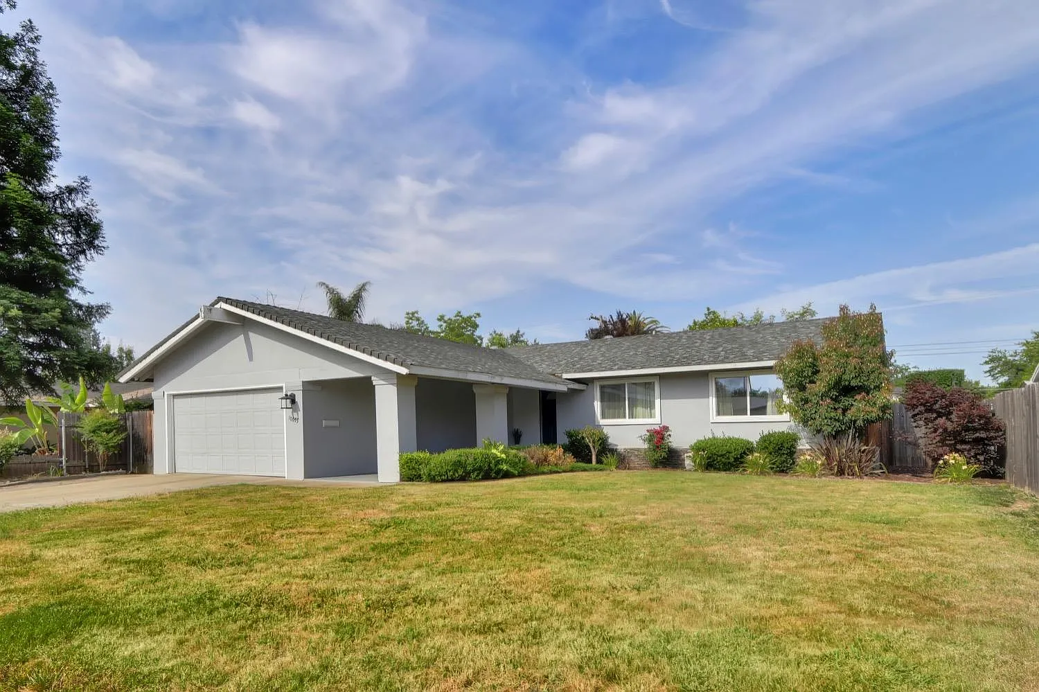 10655 Valley View Dr photo 1
