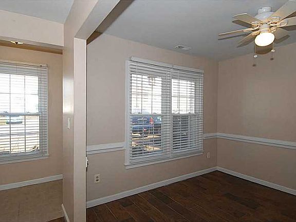 3rd image of 3875 Buchanan Dr