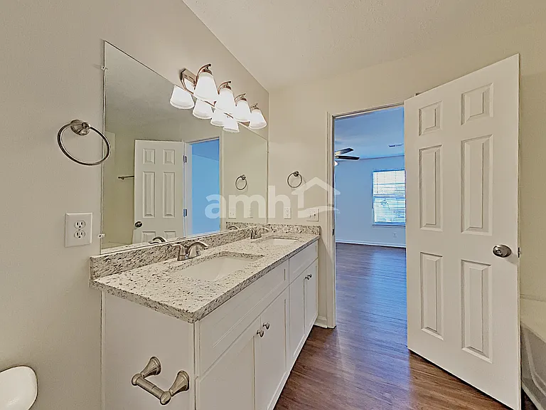 2148 Spring Hill Cir — Photo 10