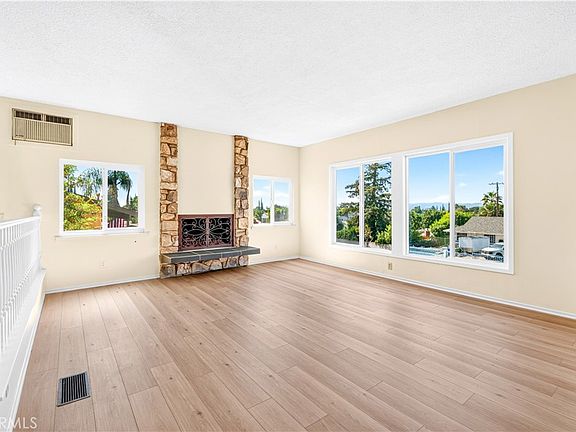 4th image of 22023 Parthenia St