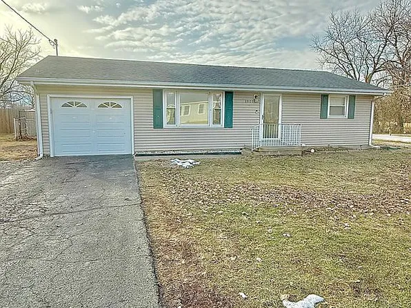 1000 Douglas St, Charleston, IL 61920