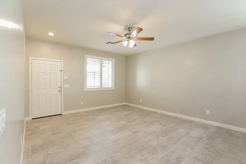 3 bed, 2.0 bath, 1460 sqft, $2,080 — Photo 3