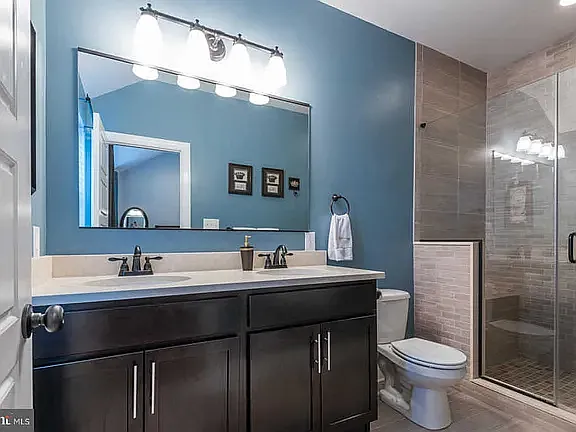 532 Green Ln — Photo 10