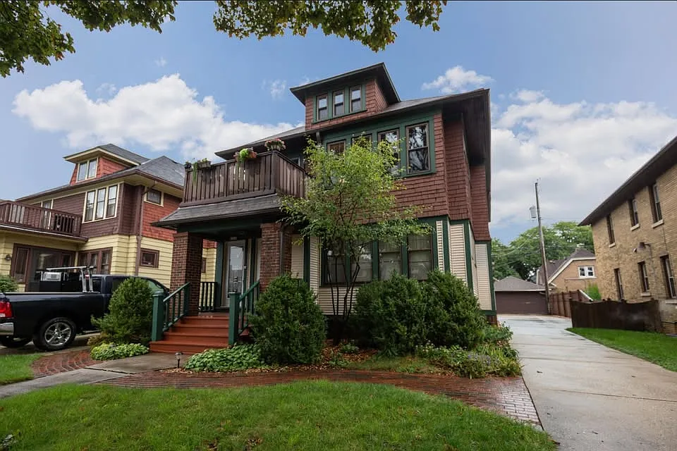 2 bed, 1195 sqft, $1,450 — Photo 1