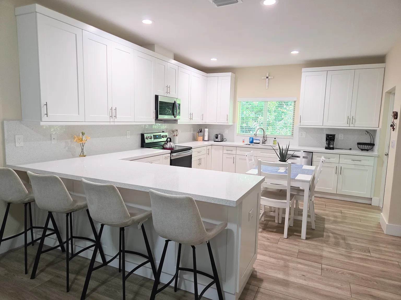 3 bed, 1409 sqft, $3,750 — Photo 3