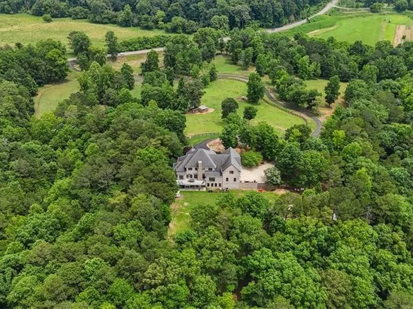 7945 Reinhardt College Pkwy, Waleska, GA 30183