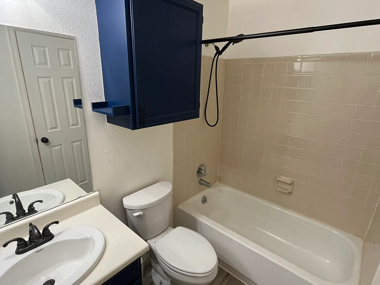 2 bed, 831 sqft, $2,000 — Photo 3