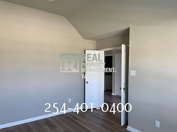 3rd image of 1127 Lilac Ledge Dr