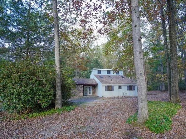 111 Lake Dr, Nesquehoning, PA 18240