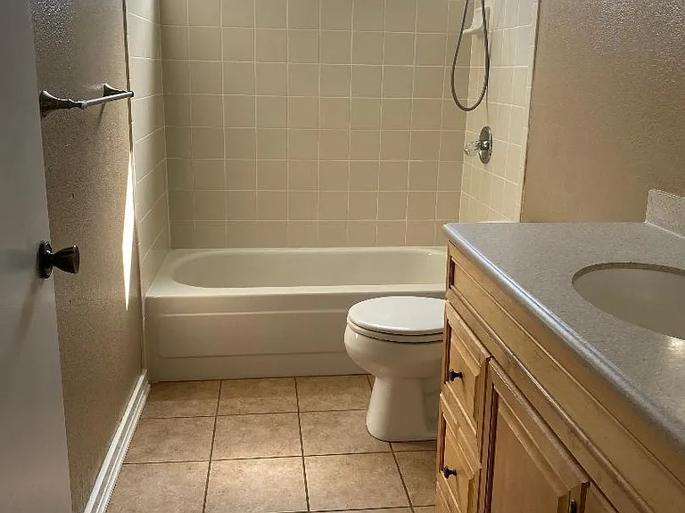 Hallway full bath