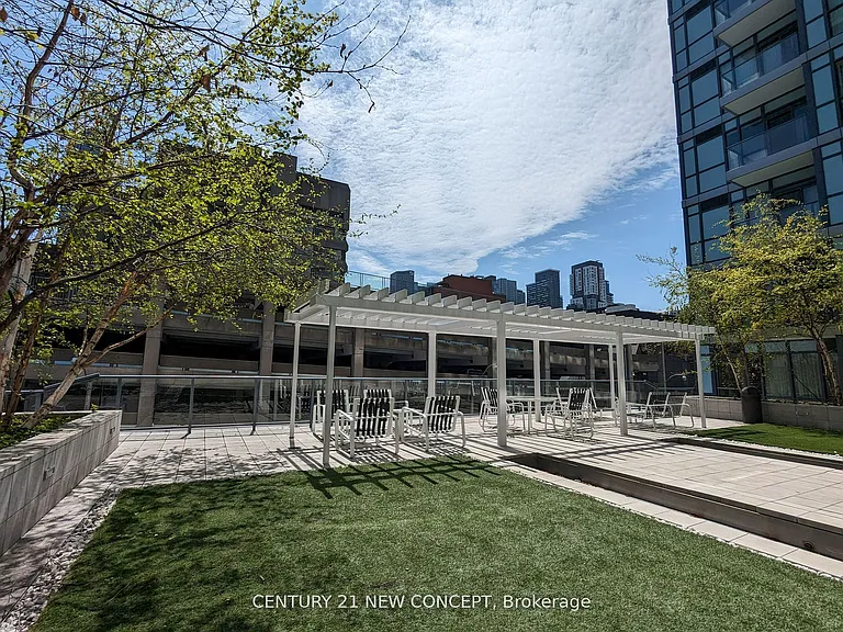210 Simcoe St #613 — Photo 16