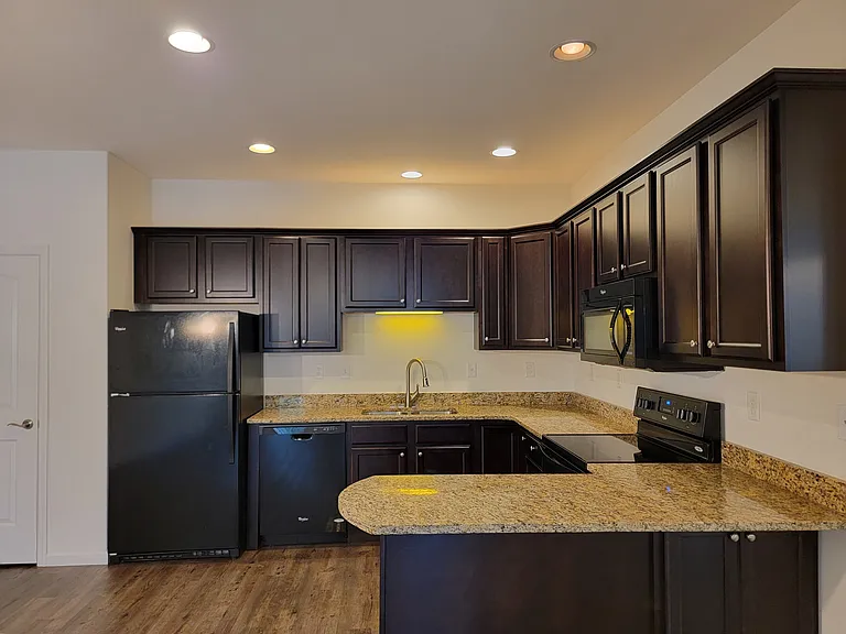 619 Thornberry Ln #108 — Photo 4