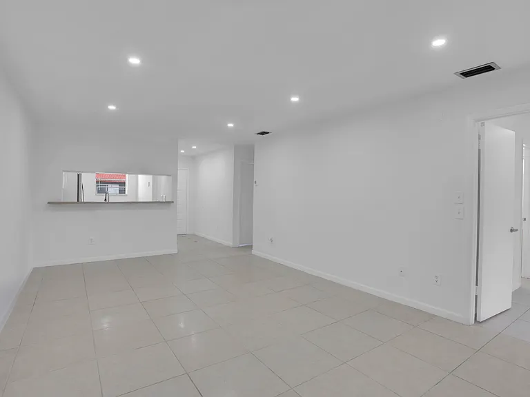 315 NW 36th Ave — Photo 10