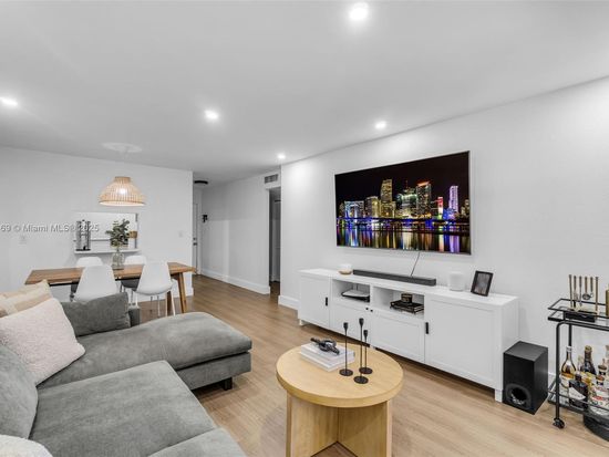 9974 SW 88th St APT 1029, Miami, FL 33176